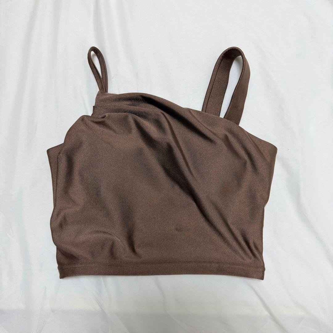 美品★メルカリ最安値 SUKALA シャインストレッチアシンメトリーブラトップ
