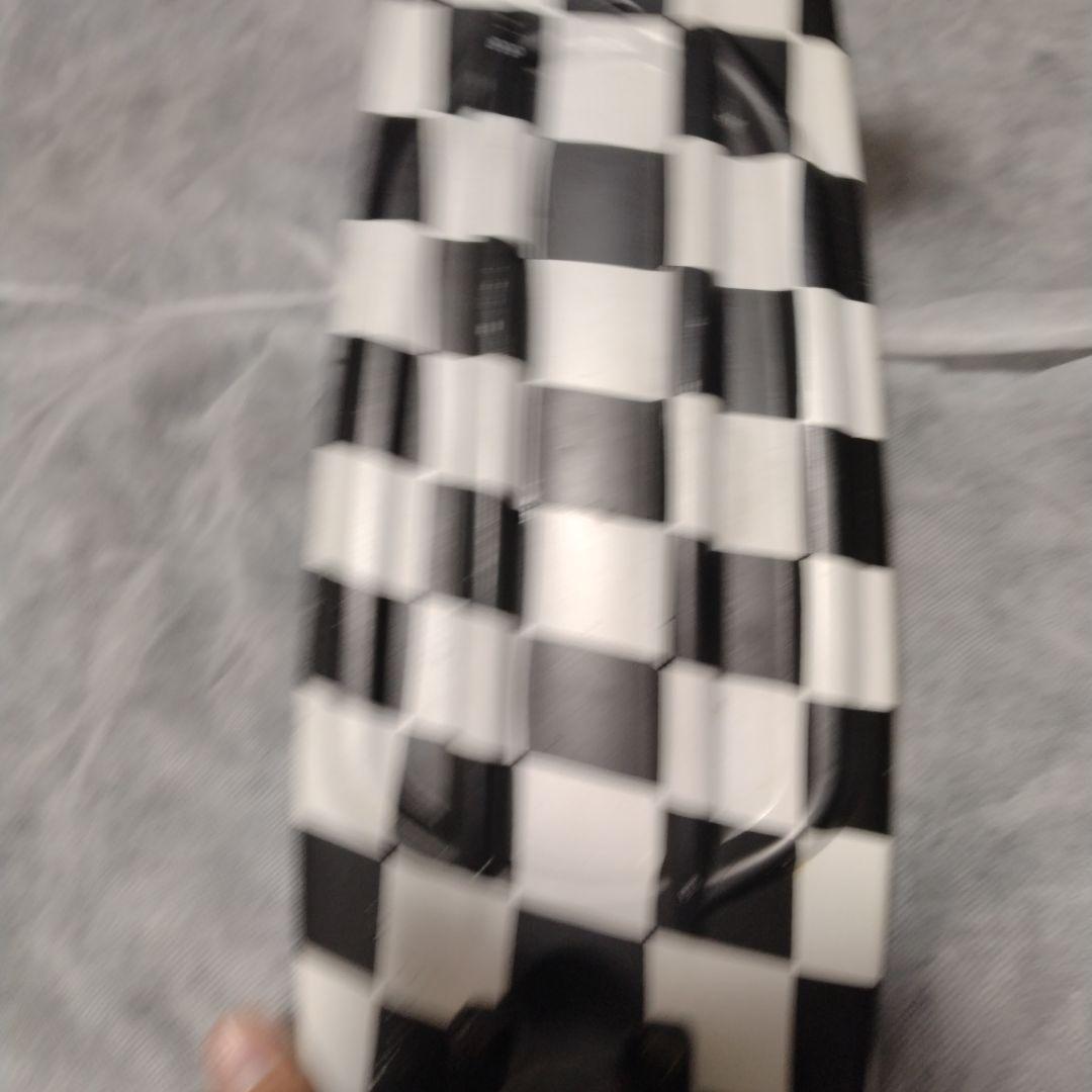 Penny 22\" 白黒