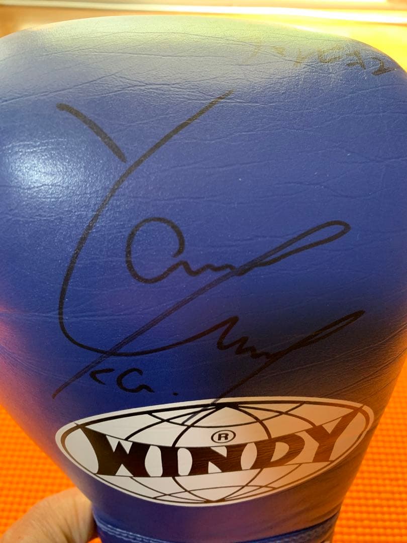 【希少】‼️WBC世界バンダム級チャンピオン　山中慎介　直筆サイン入りグローブ