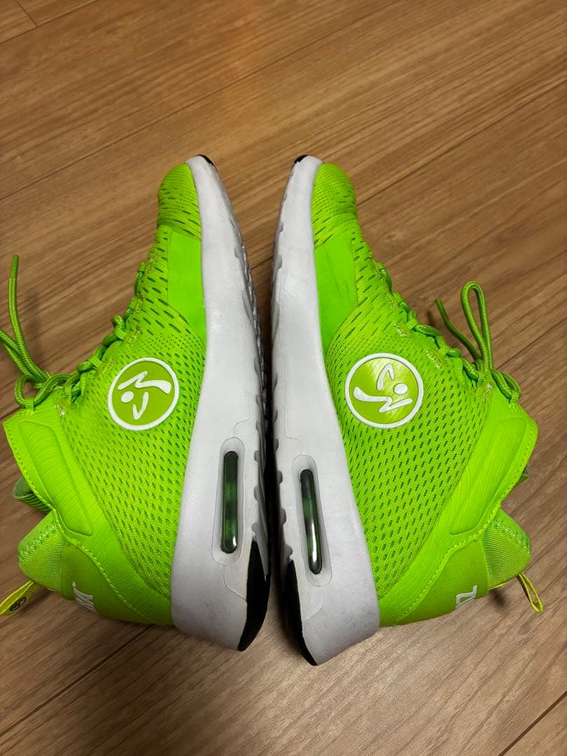 ZUMBA 蛍光グリーン US7 EUR38