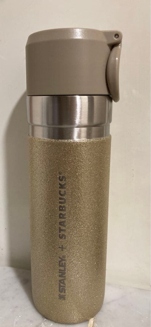 新品　スターバックス　STANLEY グリッターゴールド473ml ボトル