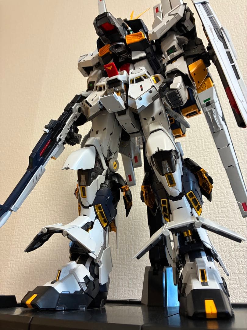 PGUνガンダム完成品　LEDは組み込まれていません！
