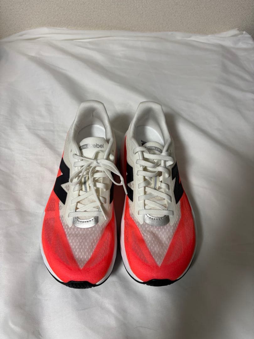美品 New Balance FuelCellレベルv5 27cm