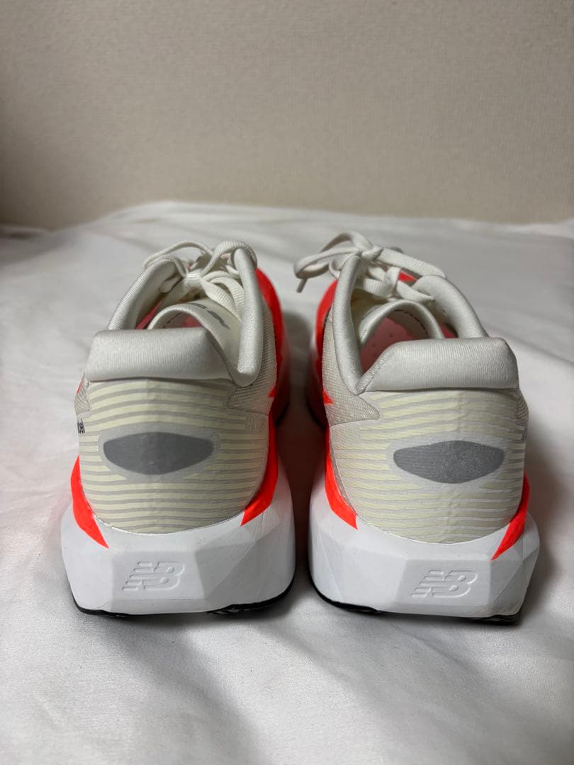 美品 New Balance FuelCellレベルv5 27cm