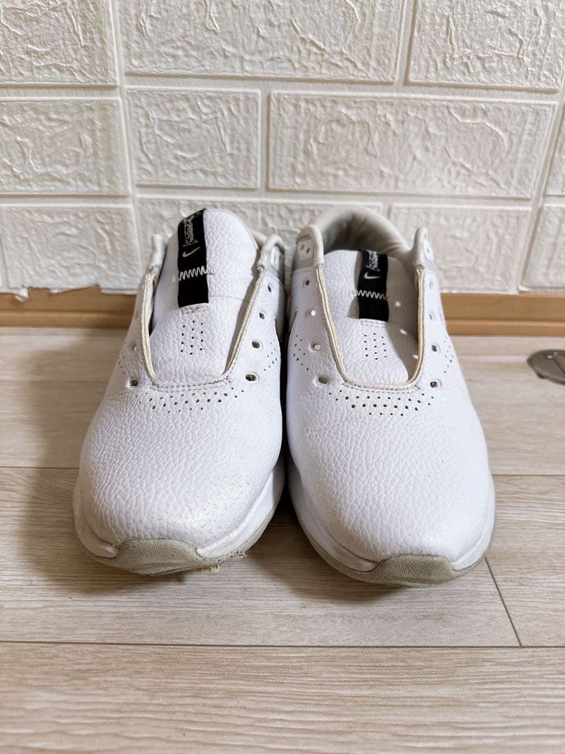 Nike ホワイト スポーツシューズ　27.5cm と27cm同梱