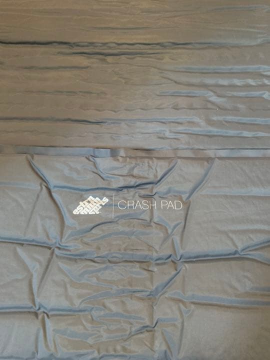 estrn mntn sprts CRASH PAD クラッシュパッド