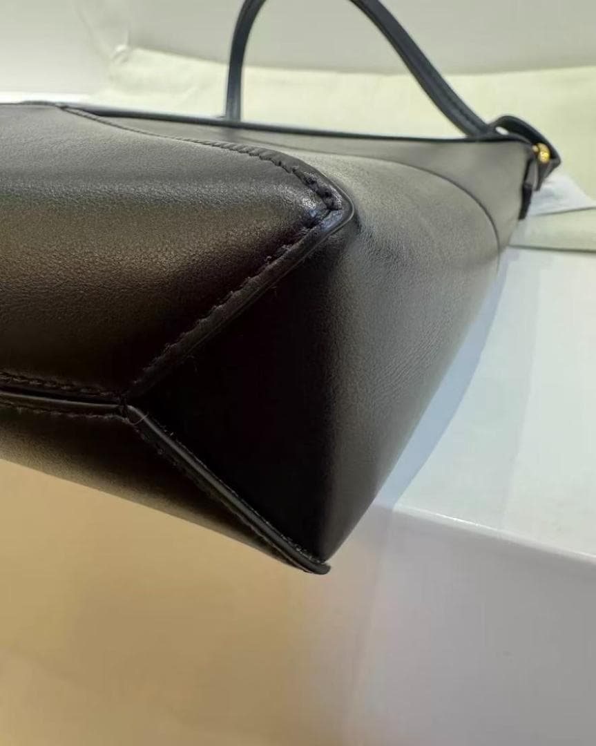 LOEWE ブラックレザー クロスボディバッグ~~~