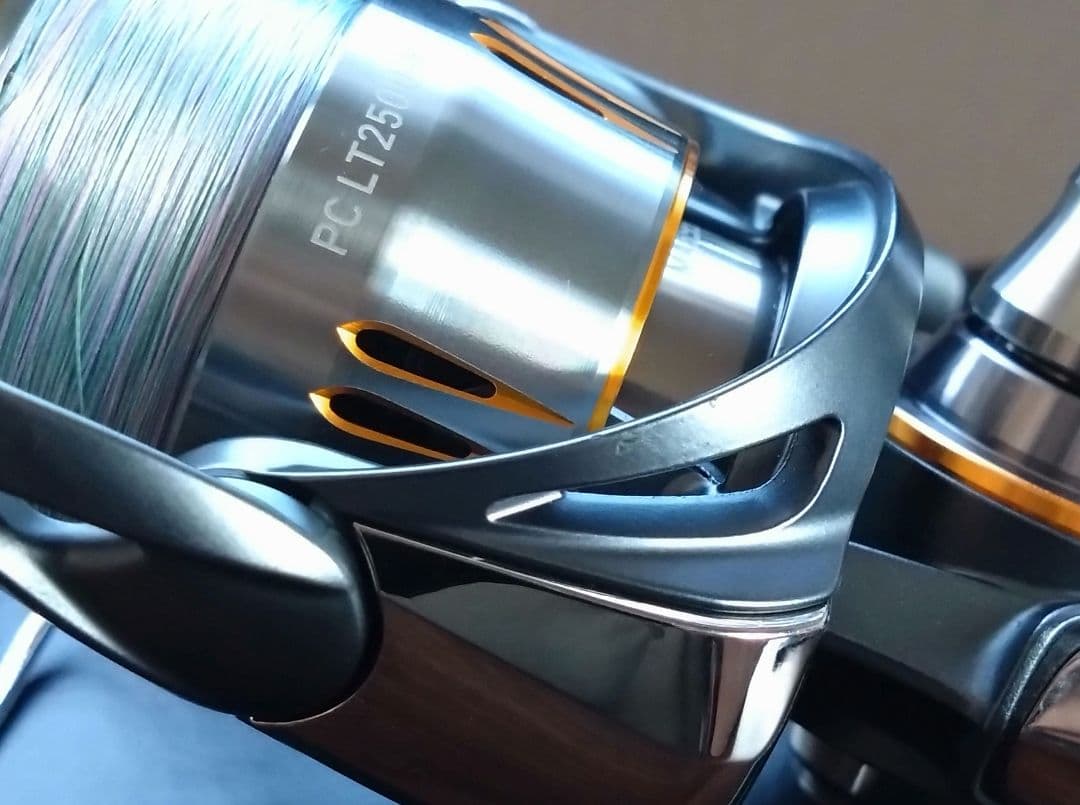 DAIWA　ダイワ　23エアリティ　PC LT2500-H　予備スプール付
