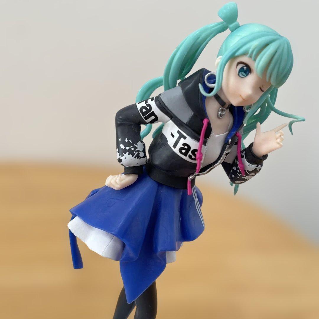 初音ミクフィギュア　肩ズン　缶バッジ