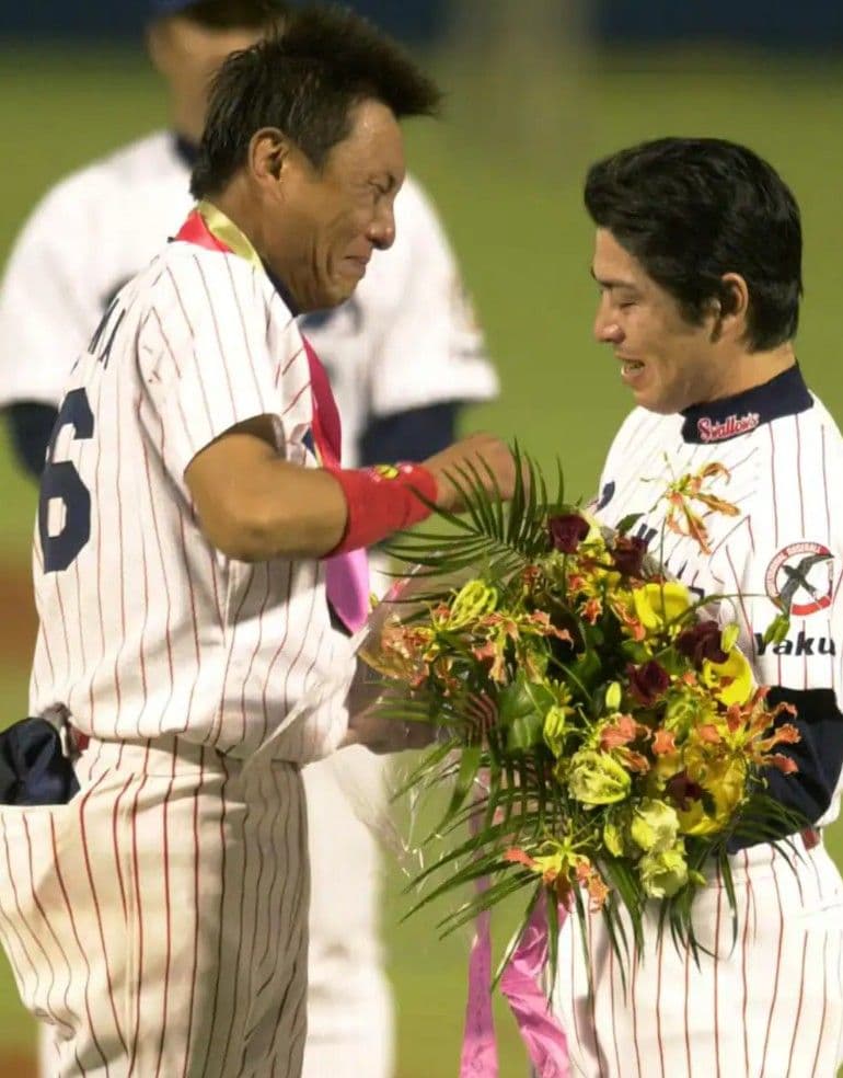 東京ヤクルトスワローズ　池山隆寛監督レプリカユニフォーム