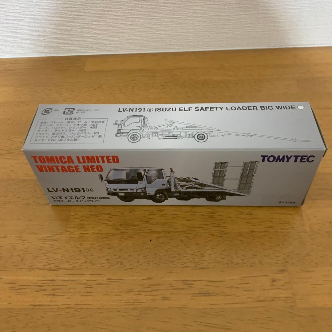トミカリミテッドヴィンテージネオ　いすゞ　エルフ　花見台　積載車