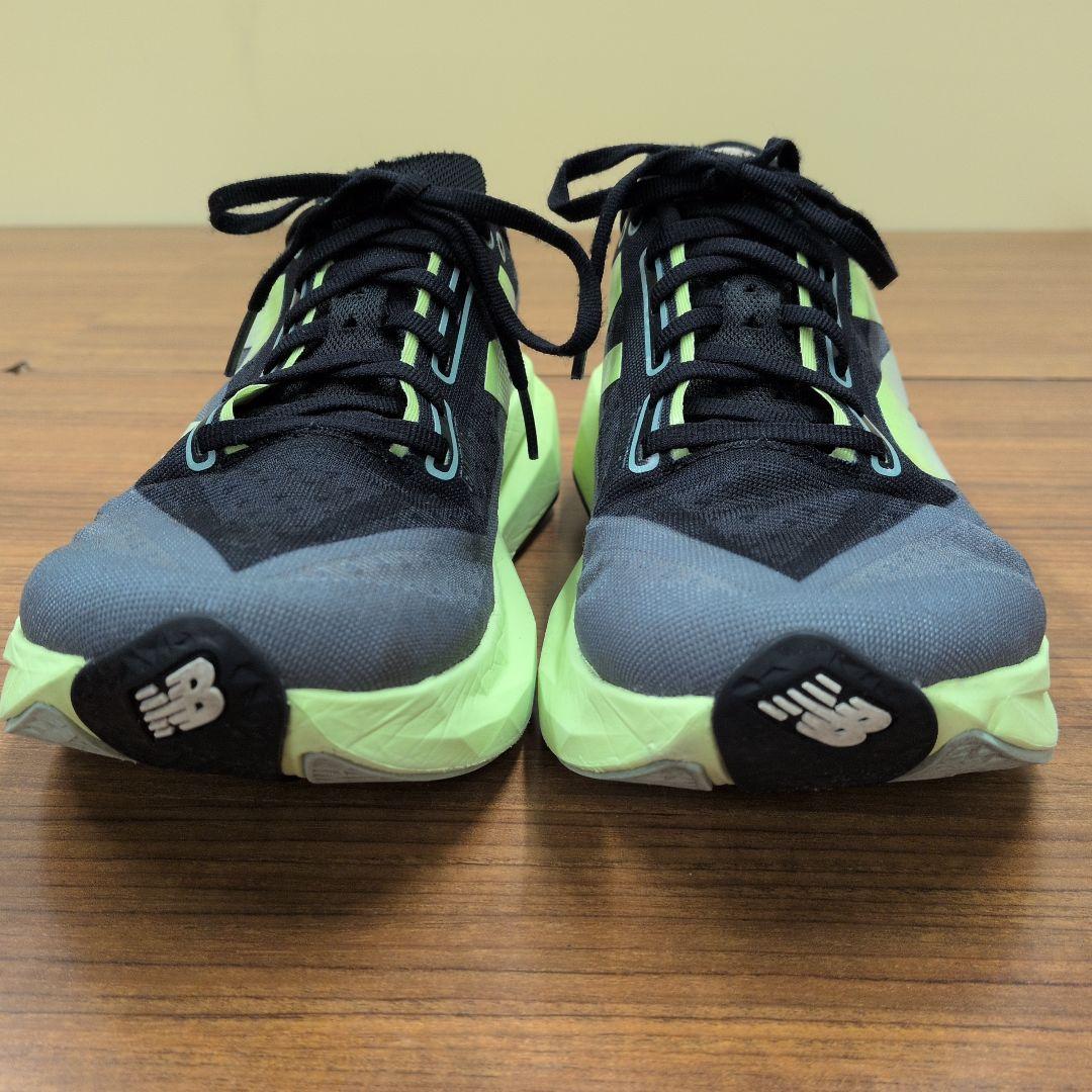 シ*助様 緊急値下げNew Balance FuelCell Rebel v4