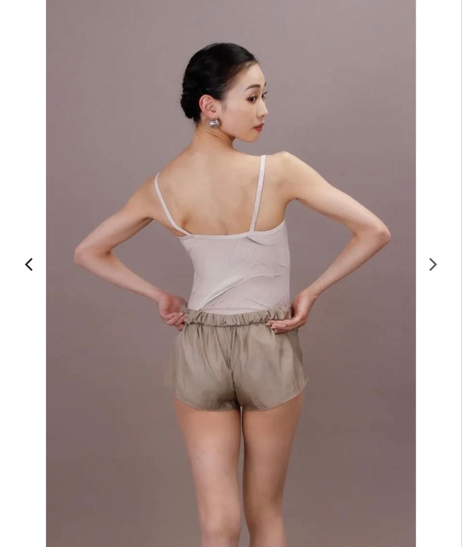 お得 新品 unoa ウノア ショートパンツ M ベージュ バレエ サウナパンツ