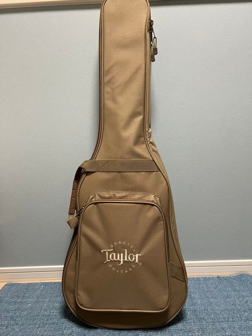 Taylor guitar Academy10 バッグ・チューナ・教科書・ピック