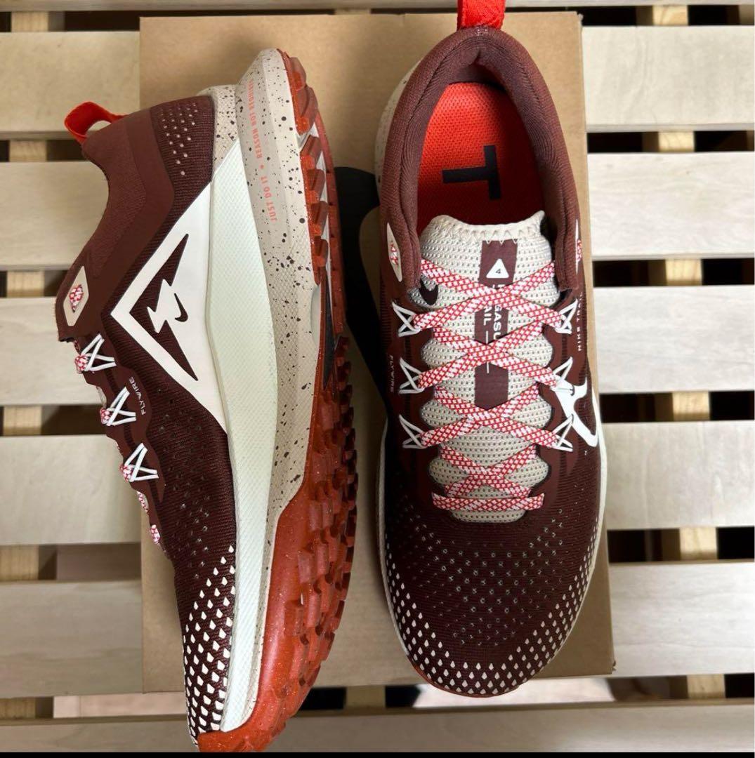 Nikeランニングシューズ 赤/白