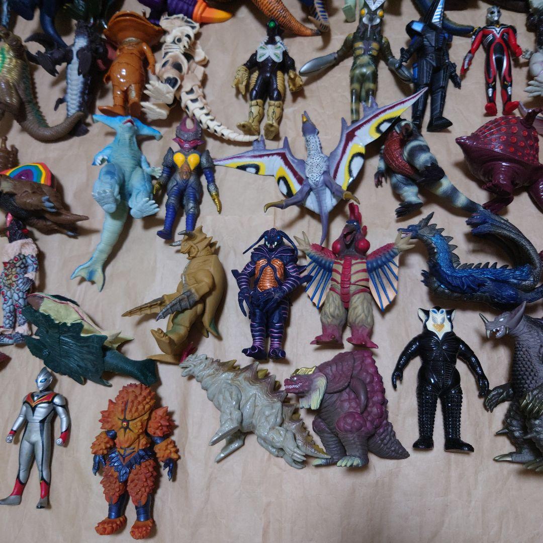円谷プロ ウルトラマンシリーズ ウルトラマン、怪獣ソフビ約100体セット