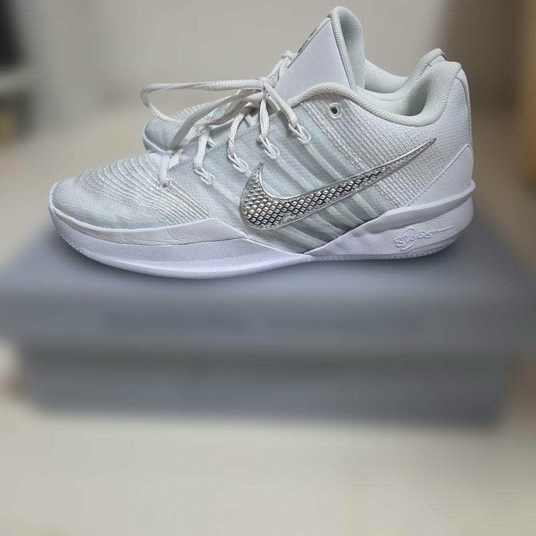 バッシュ　NIKE　　SABRINA