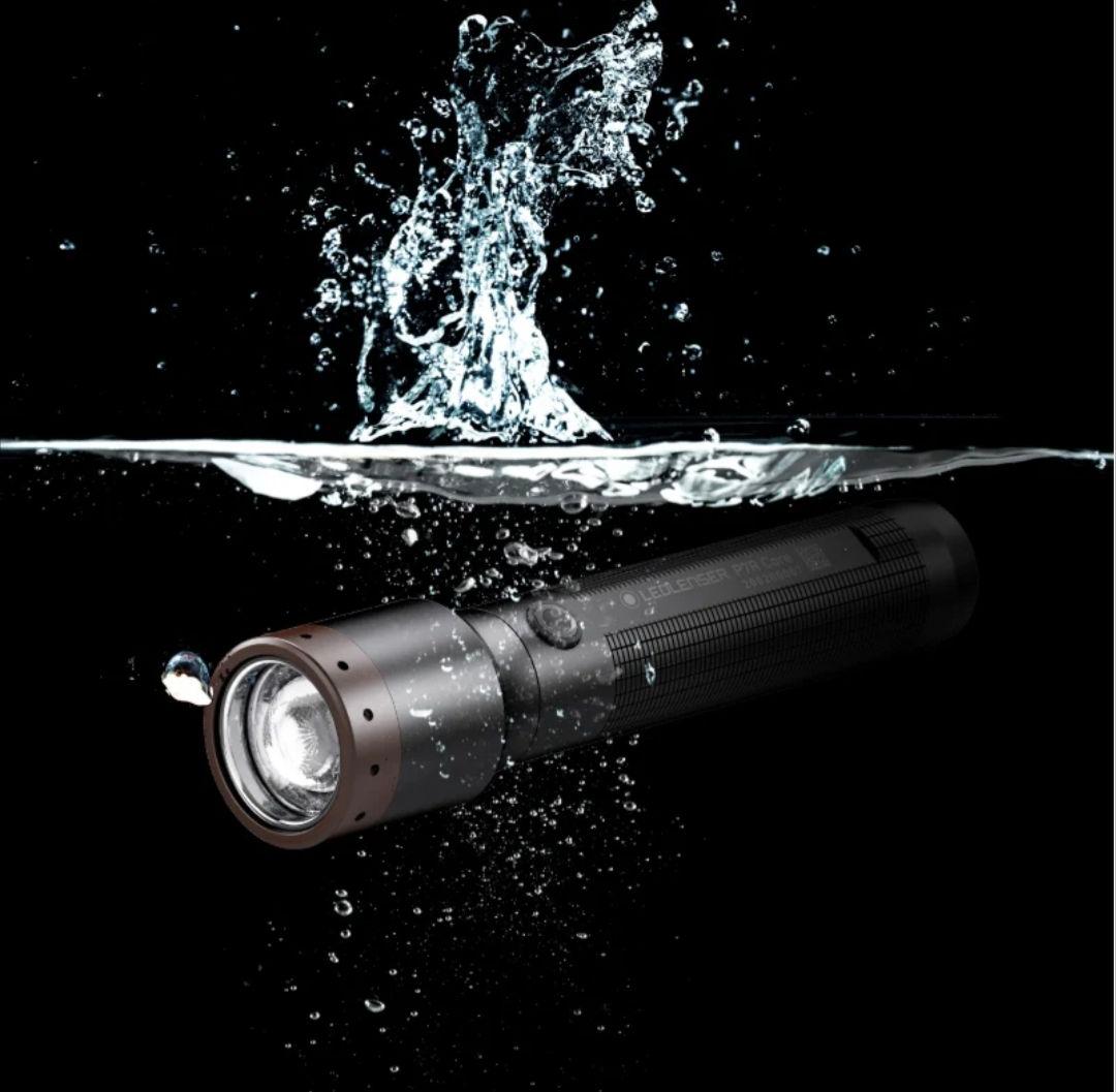 【 新品 別売り専用ケースセット 】 LEDLENSER P7R CORE