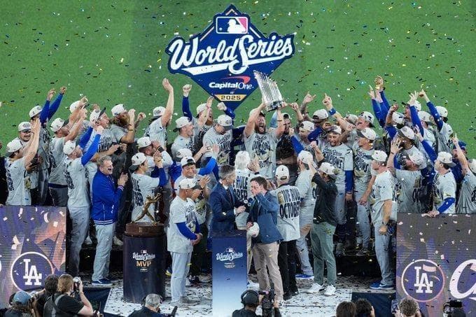 大谷翔平25WSチャンピオン記念チーム選手サイン入ボールローリングス社US限定品