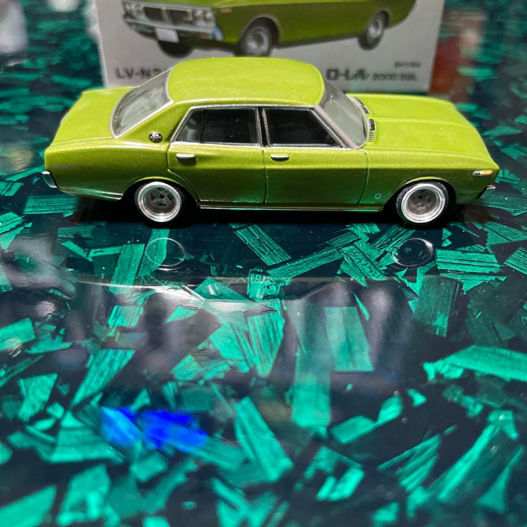 トミカリミテッドヴィンテージ　ローレル　ミニカー