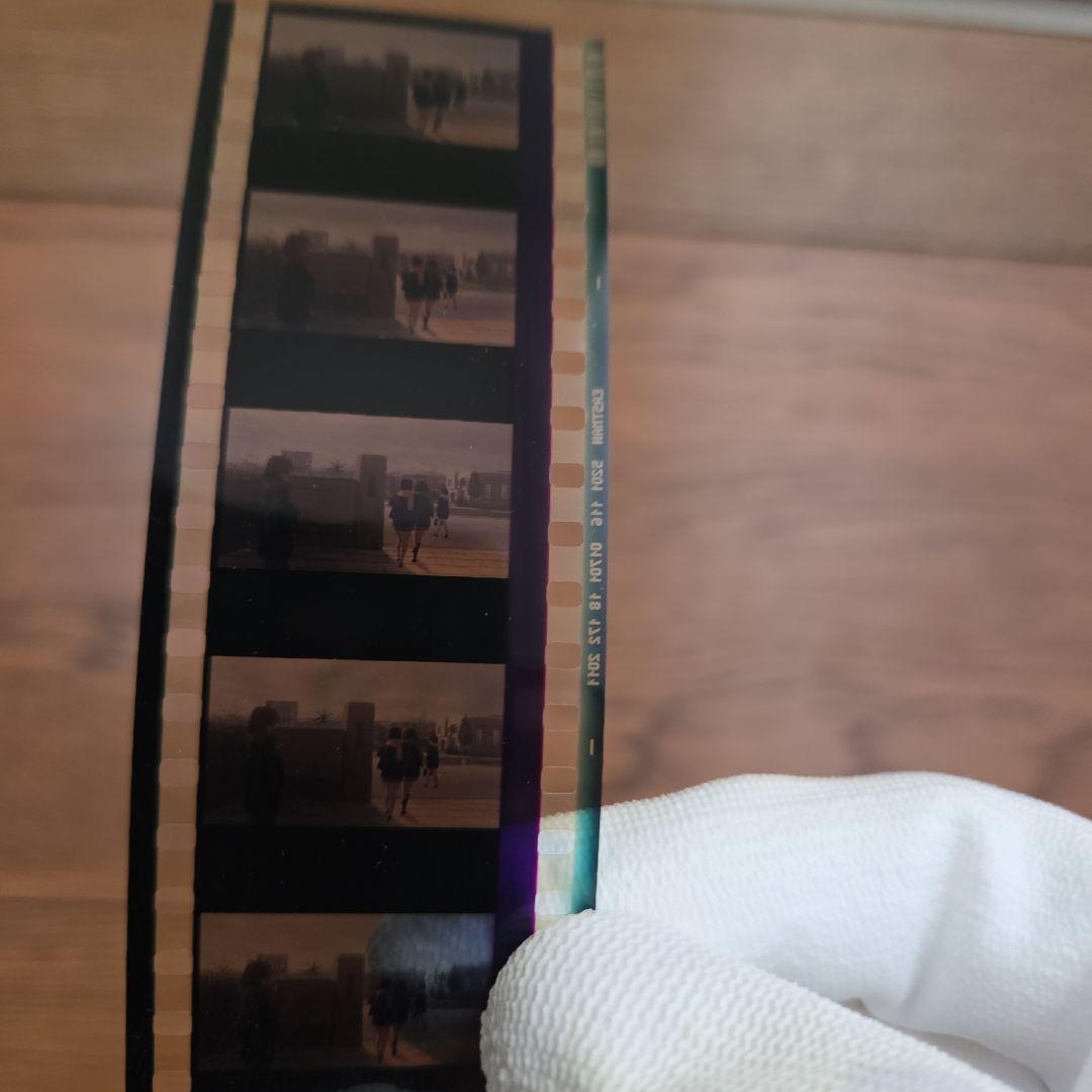 映画けいおん35mmフィルム ２枚複数フレーム 木製額縁付き