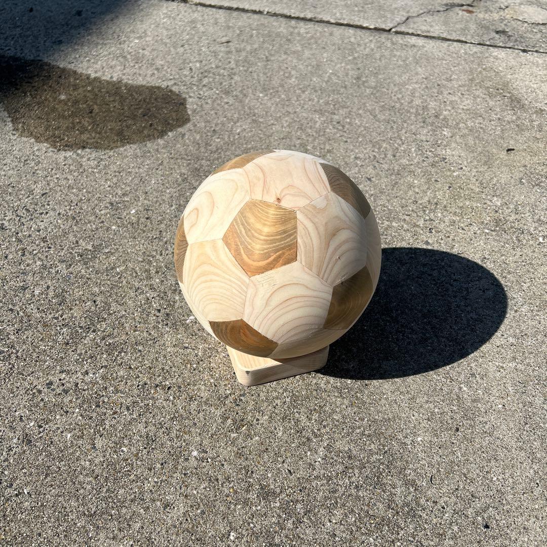 完全手作り　木製サッカーボール
