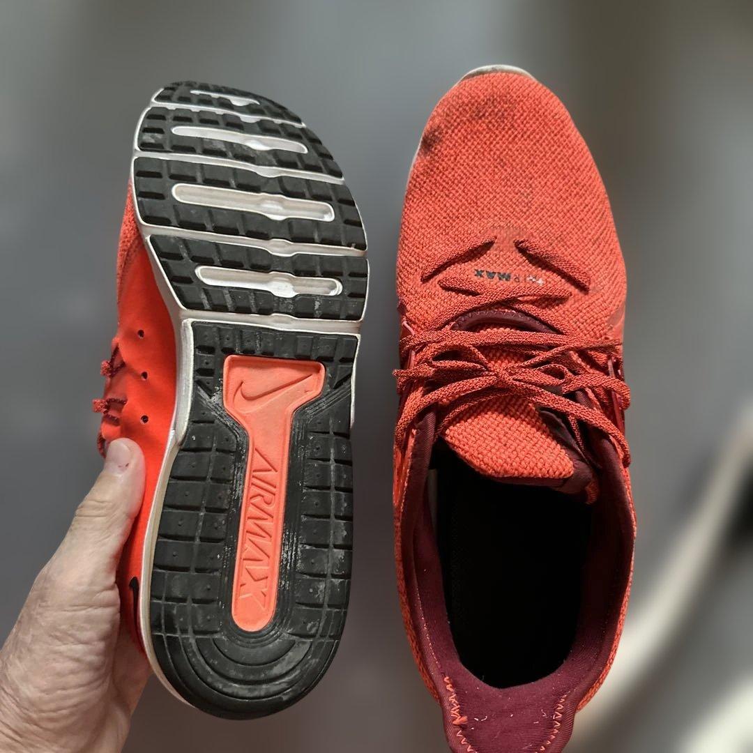 ウォーキング・ランニングウェア NIKE AIR MAX11