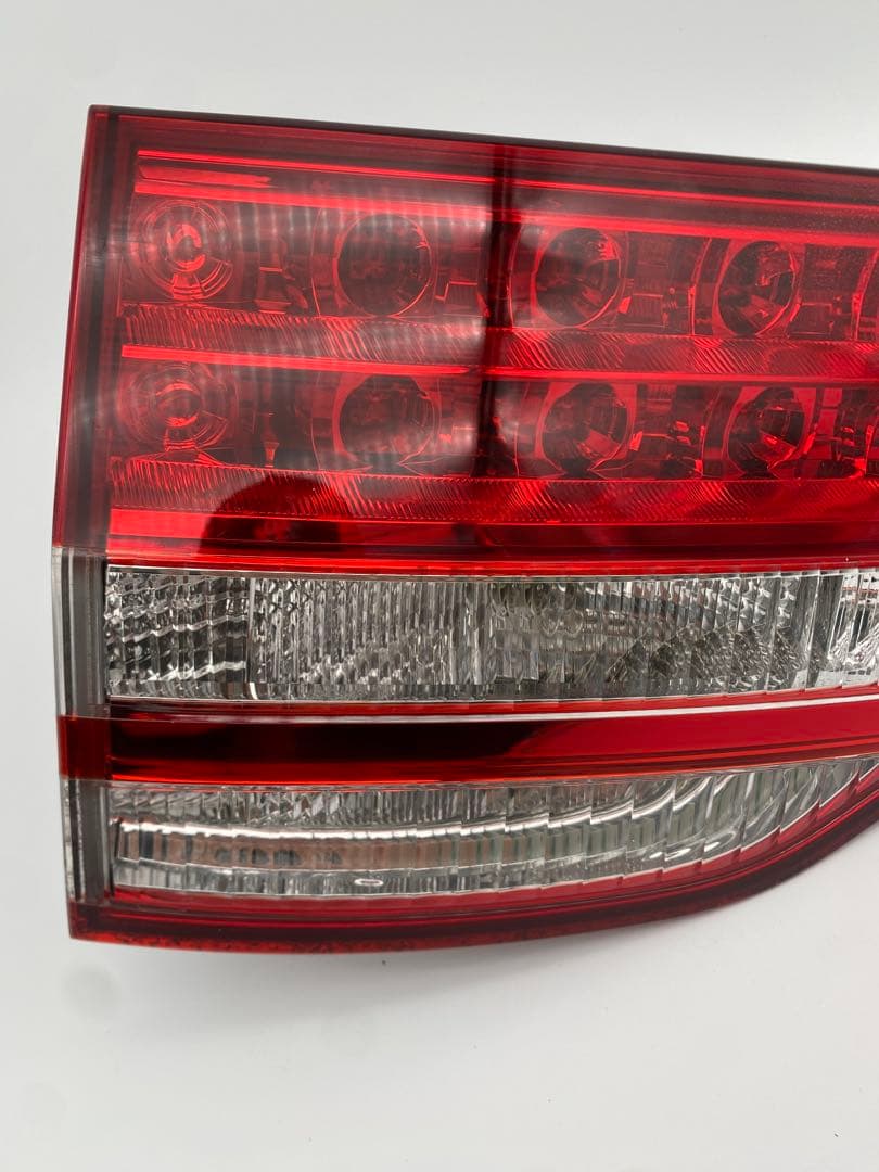 トヨタ エスティマ 50系 純正LEDテールランプ左右セットです。