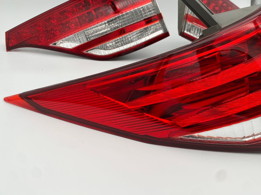 トヨタ エスティマ 50系 純正LEDテールランプ左右セットです。