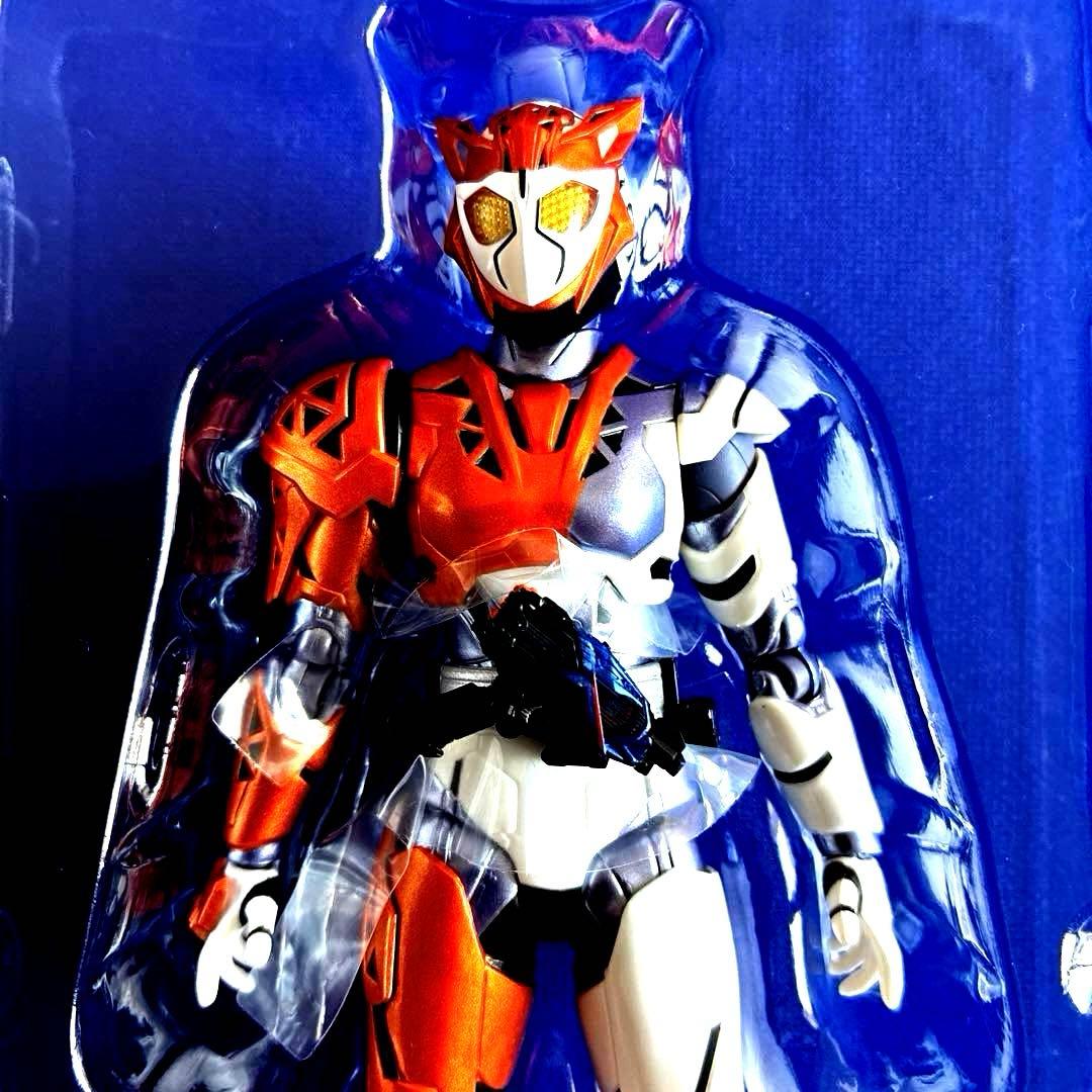 SHフィギュアーツ 仮面ライダーバルキリー　ラッシングチーター