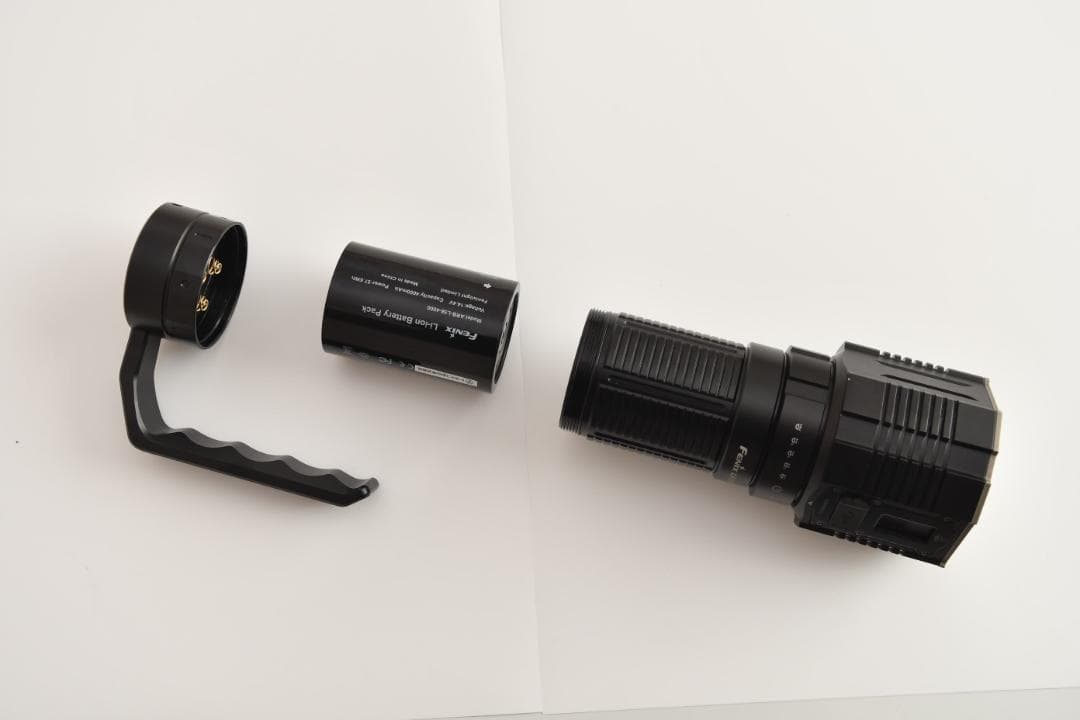 Fenix LR60R 懐中電灯 21000ルーメン