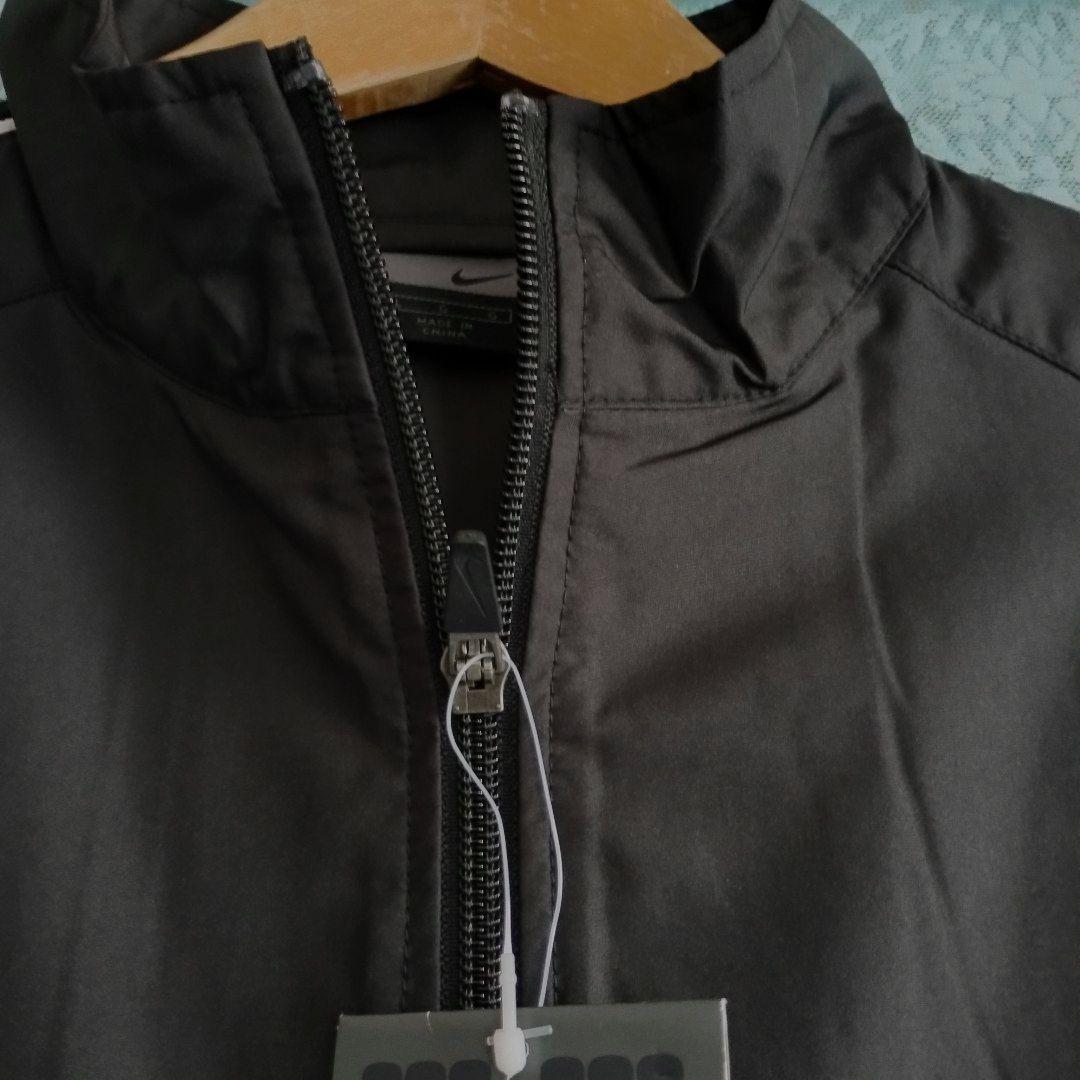 新品レディース Nike 上下セット上着 L サイズ 　パンツ M サイズ