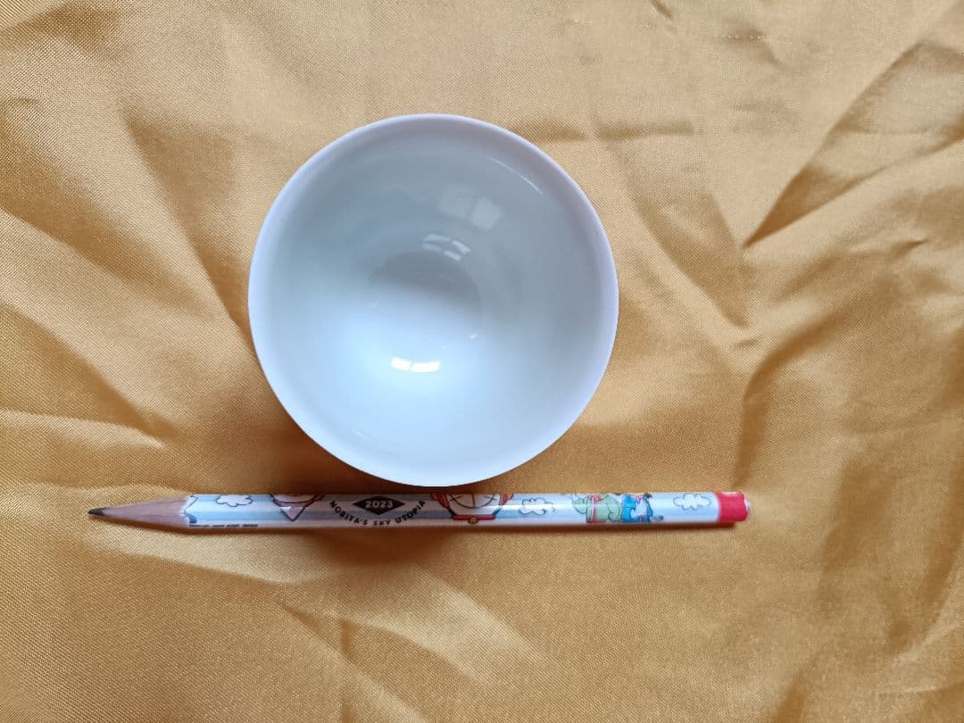 大明成化年成銘あり　色絵陶磁器