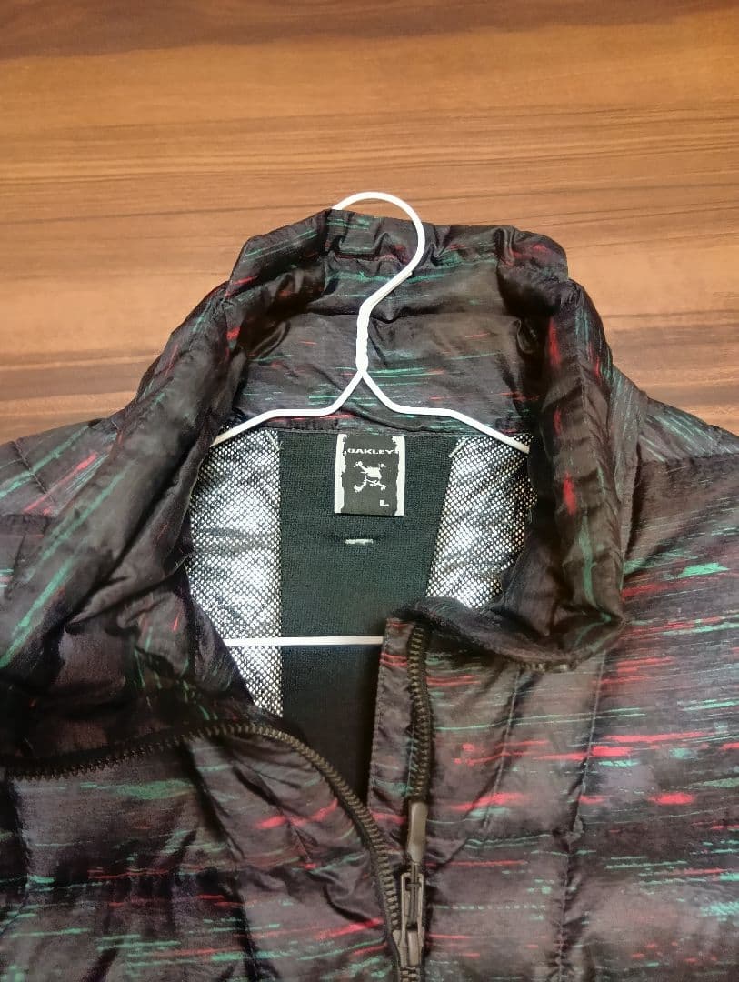T．Aです。Oakleyゴルフ マルチカラー中綿ジャケット