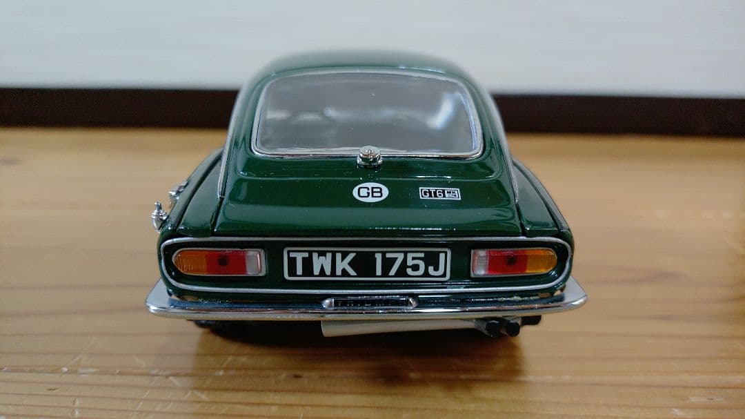1/18　ミニカー　サンスター　トライアンフ　GT6　スピットファイア　ロータス