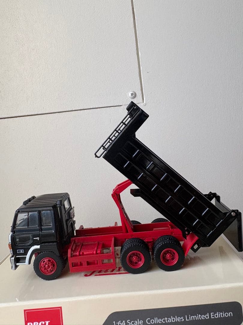 DBGT 1/64 日野 スーパードルフィン ダンプ トラック ミニカー　モデル