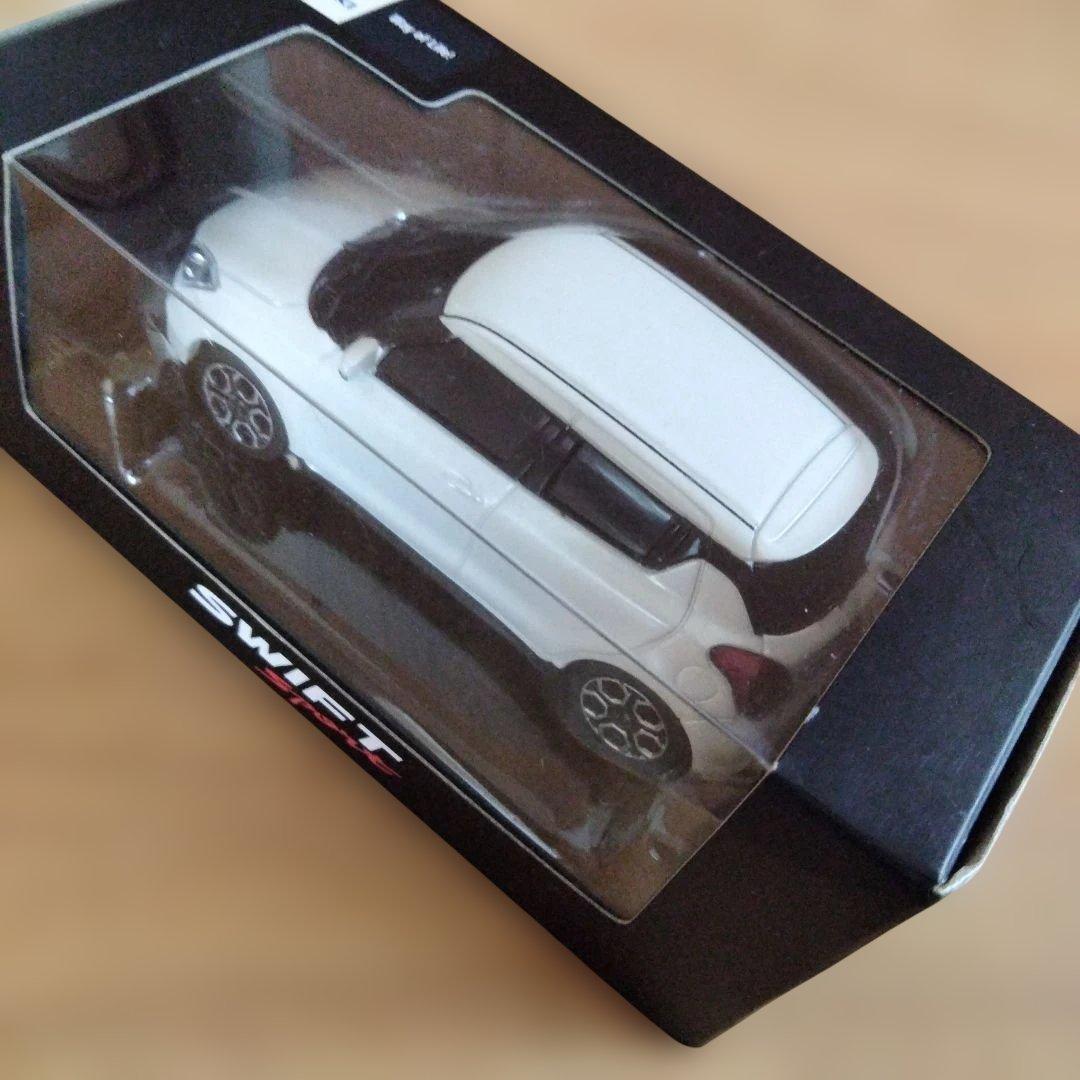 激レア! スズキ スイフトスポーツ 1/43 ミニカー ホワイト
