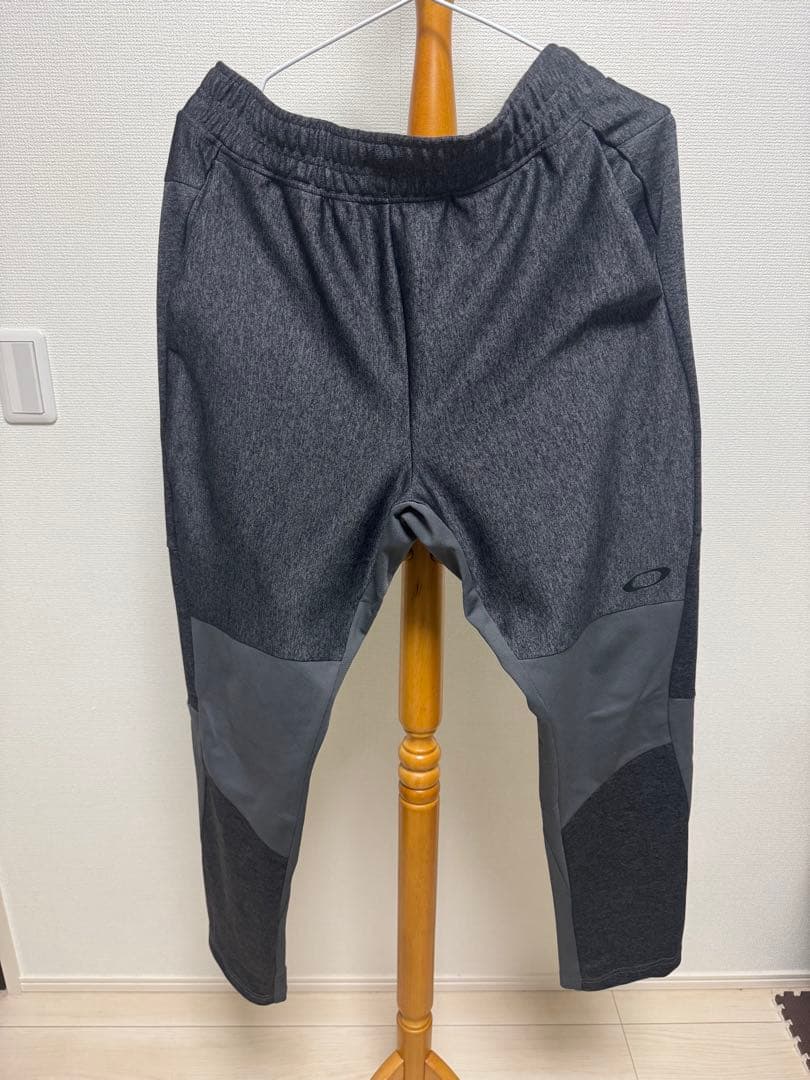 美品 オークリーセットアップ ジャージ上下 グレー