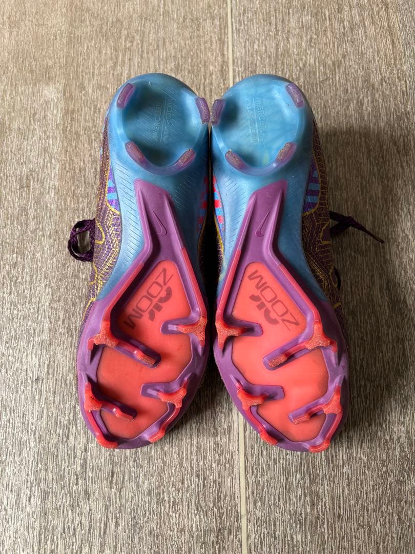 NIKEマーキュリアル　エンバペモデル
