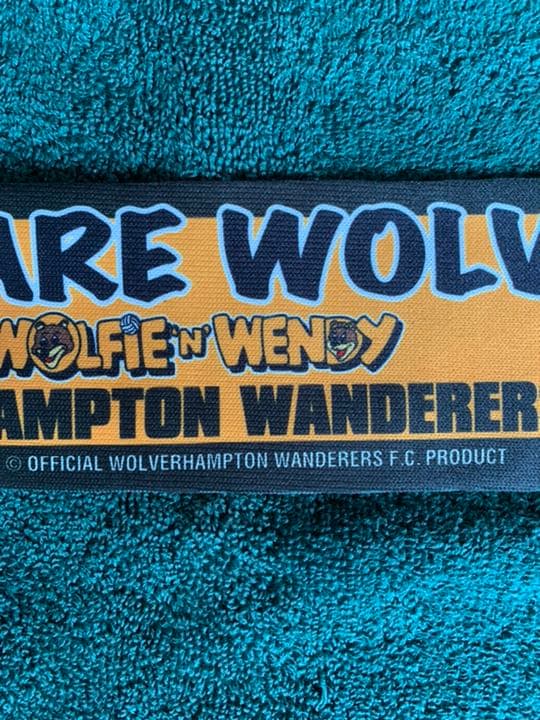 Wolvesカーキット2点(WOLFIE・マフラー)+キーホルダー+ピンバッジ