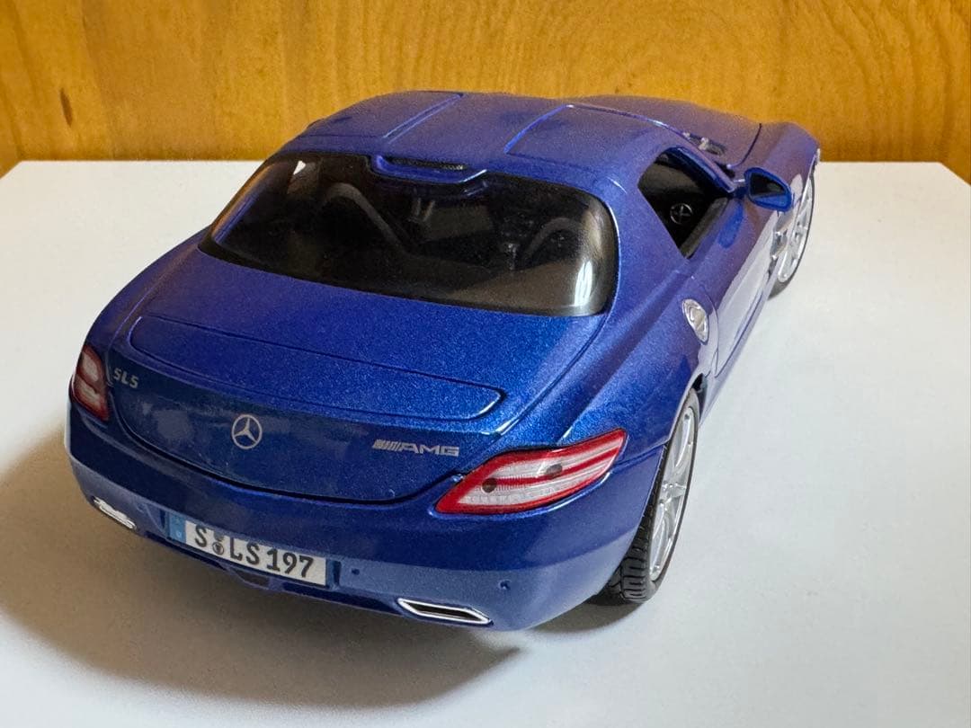 ベンツ SLS AMG 1/18 箱付き マイスト