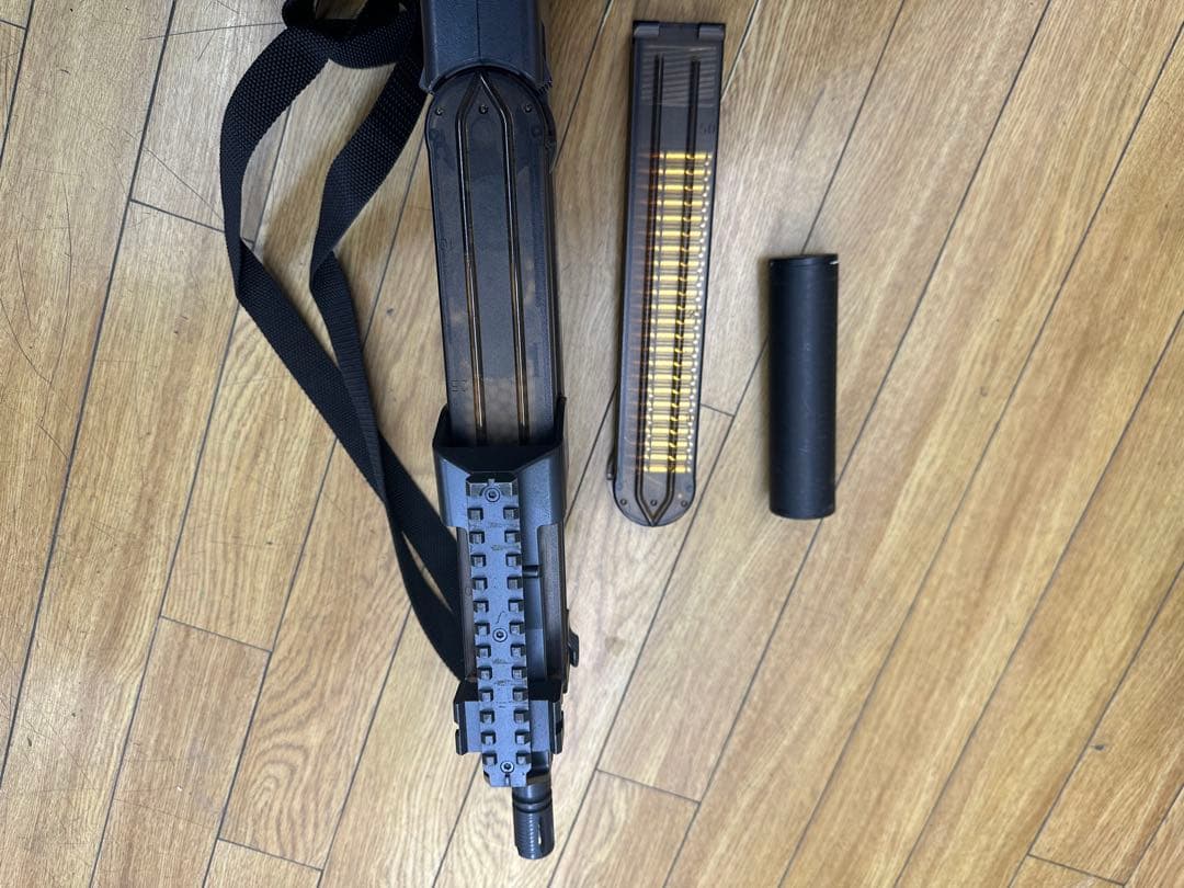 東京マルイ　P90 電動ガン サイレンサー付き おまけバック