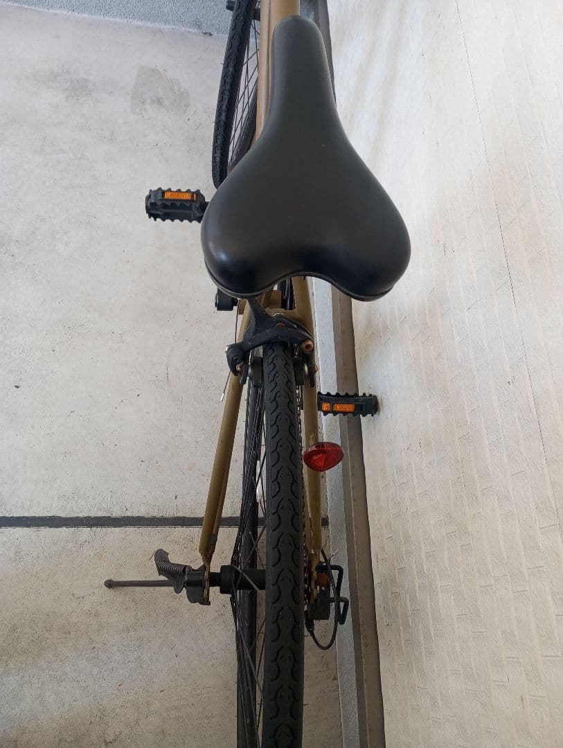 カーキ色 スポーツサイクル 700C