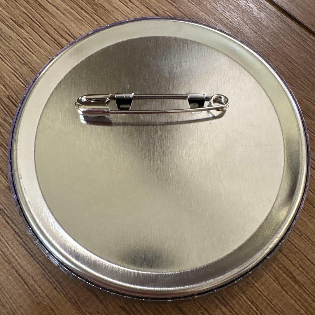 ゲゲゲの鬼太郎　紫　缶バッジ　直径7.5cm 非売品　東京駅　ポップアップストア