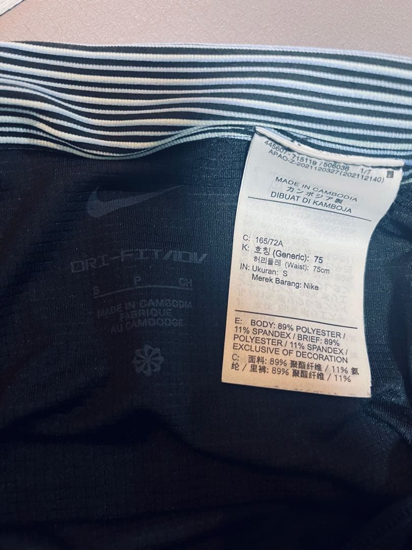 NIKE エアロスイフト　ハーフタイツ　サイズMです。