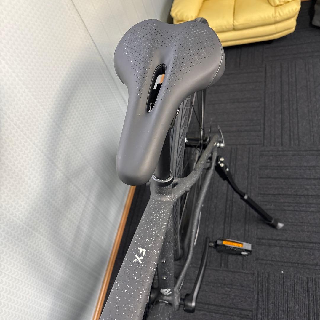 TREK クロスバイク マットブラック FX2新車。