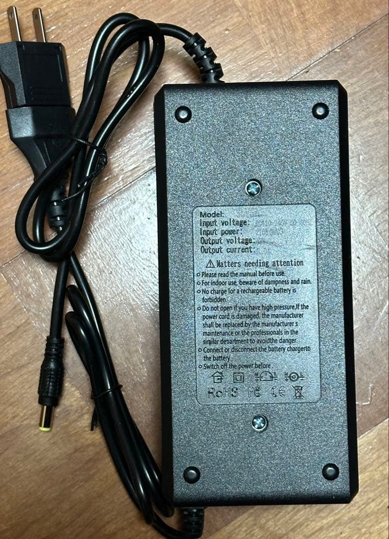リチウムバッテリー充電器 42.V 5A 1個