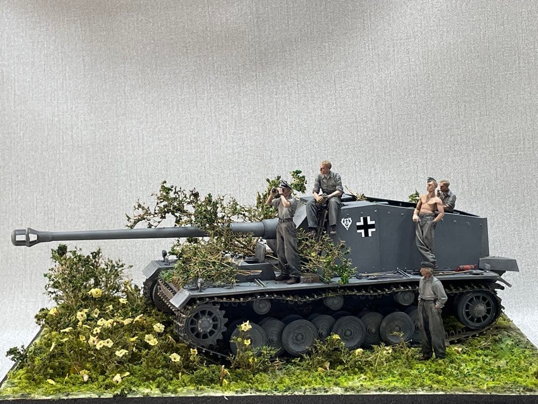 戦車ジオラマ　1/35 ドイツvシュトゥーラ・エミール自走砲と戦車兵
