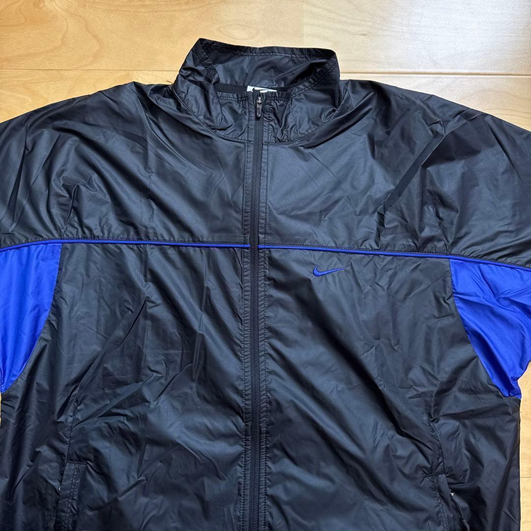 NIKE ランニングジャケット　ウィンドブレーカー　軽量　黒青ブラック　M 新品