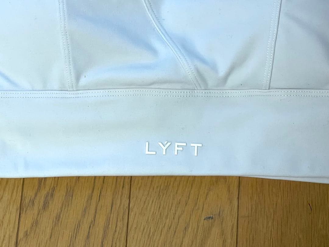 【新作・美品】LÝFT ブラトップ　ワンショルダー　M アイボリー LYFT